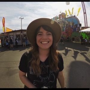 Meet your Posher, Emily